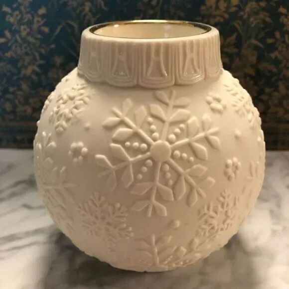 Lenox Bisque Porcelain Ornamental Glow Snowflake Votive Holder - Picture 1 of 6
